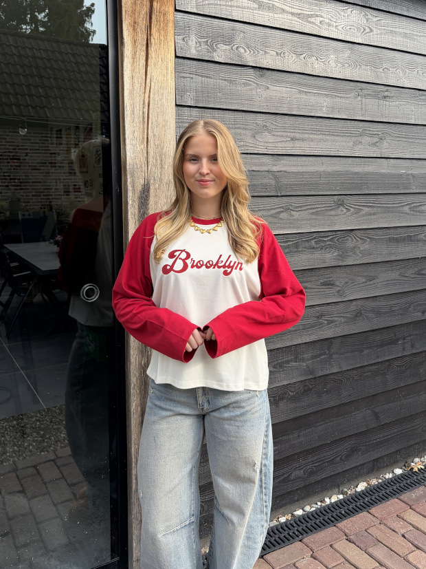 Amber-longsleeve-close Amber-longsleeve-close