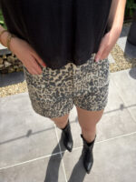 Milou-short-close